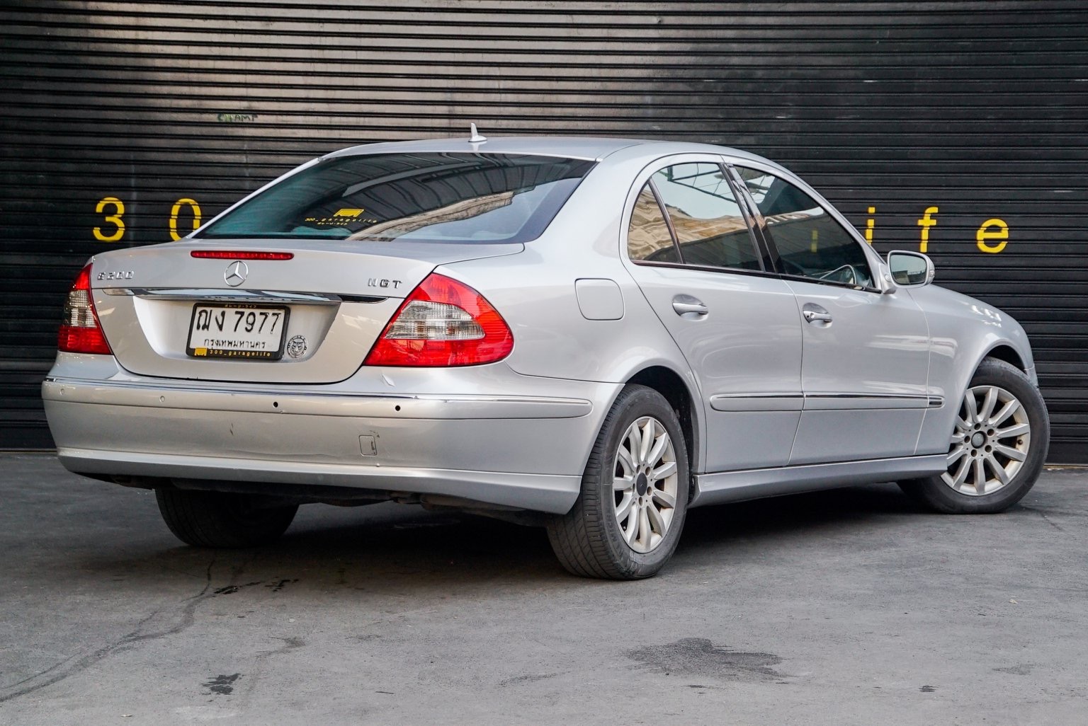 Mercedes-Benz E-Class W211 E200 ปี 2008 สีเงิน