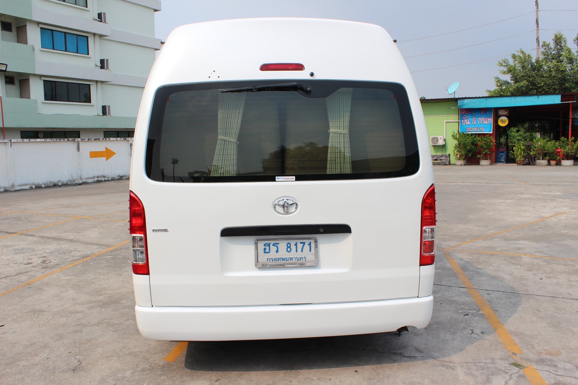 Toyota HiAce Commuter ปี 2012 สีขาว