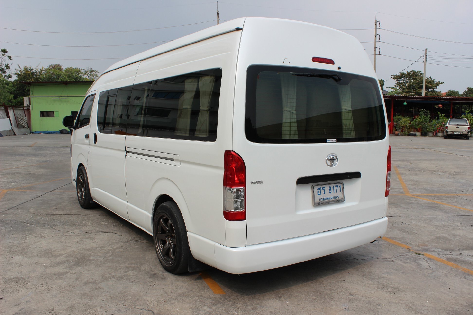 Toyota HiAce Commuter ปี 2012 สีขาว