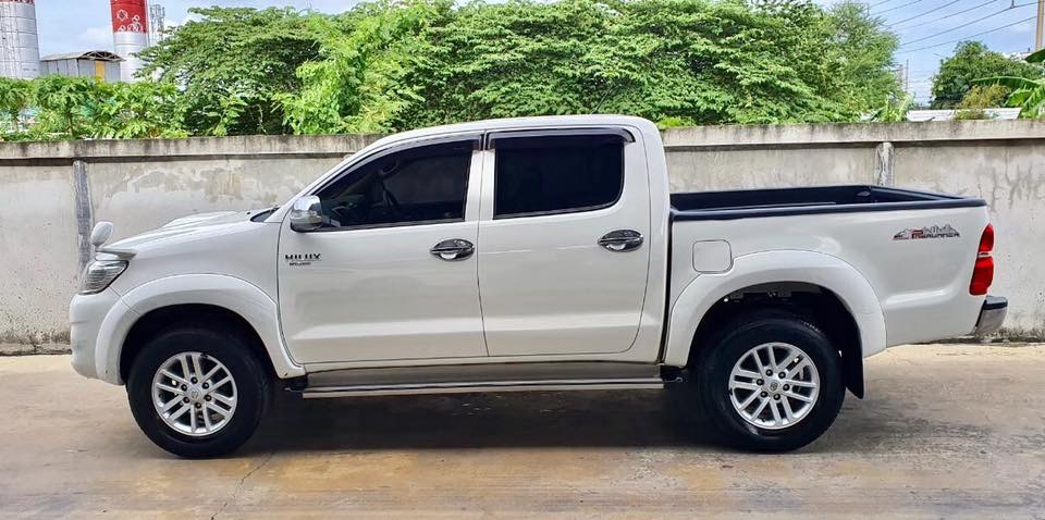 Toyota Hilux Vigo Prerunner (4 ประตู) ปี 2012 สีขาว