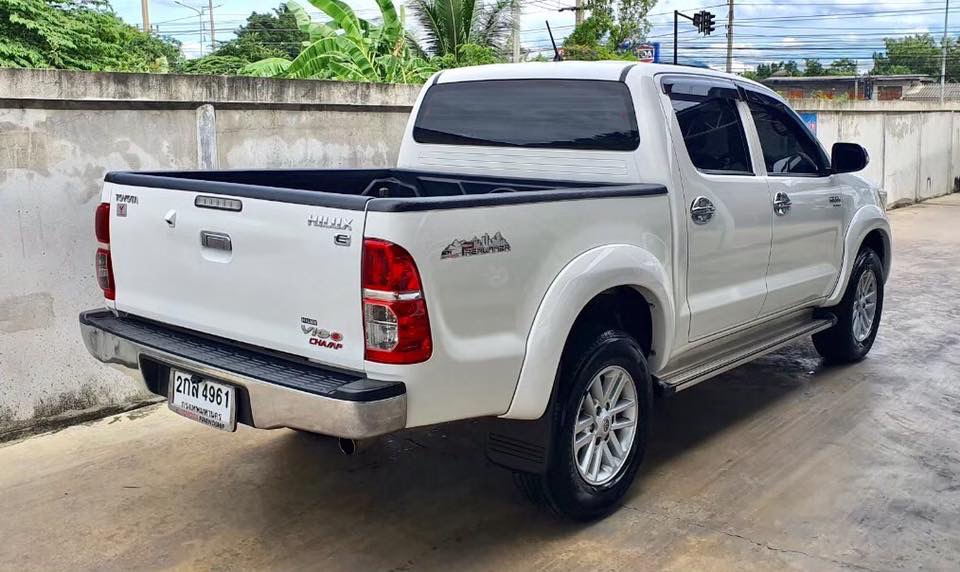 Toyota Hilux Vigo Prerunner (4 ประตู) ปี 2012 สีขาว