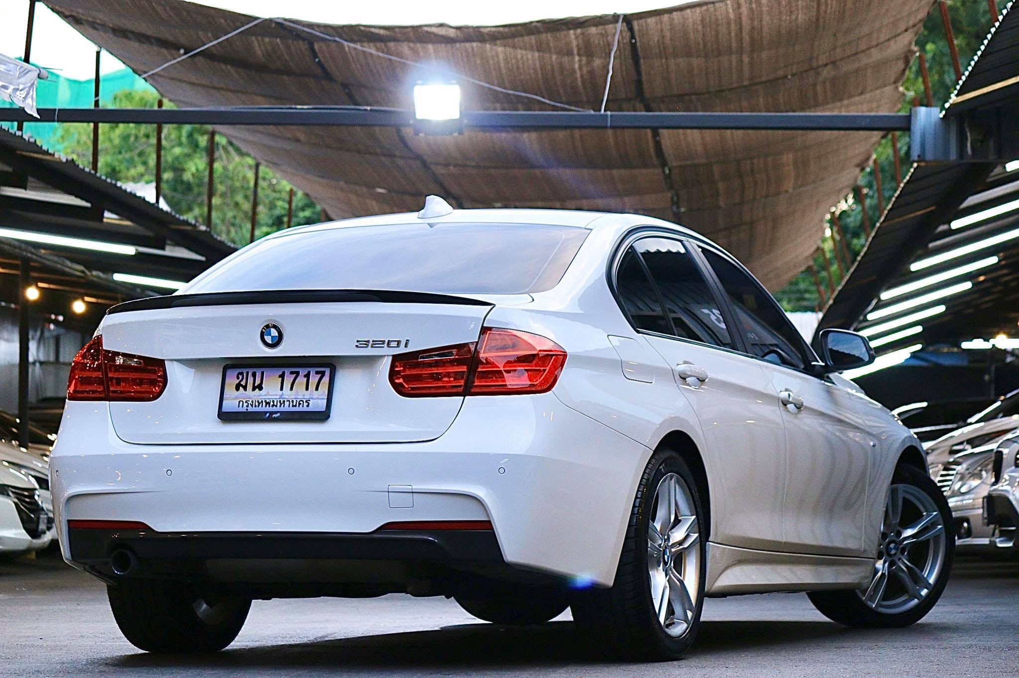 BMW 3 Series Gen6 F30 320i ปี 2013 สีขาว