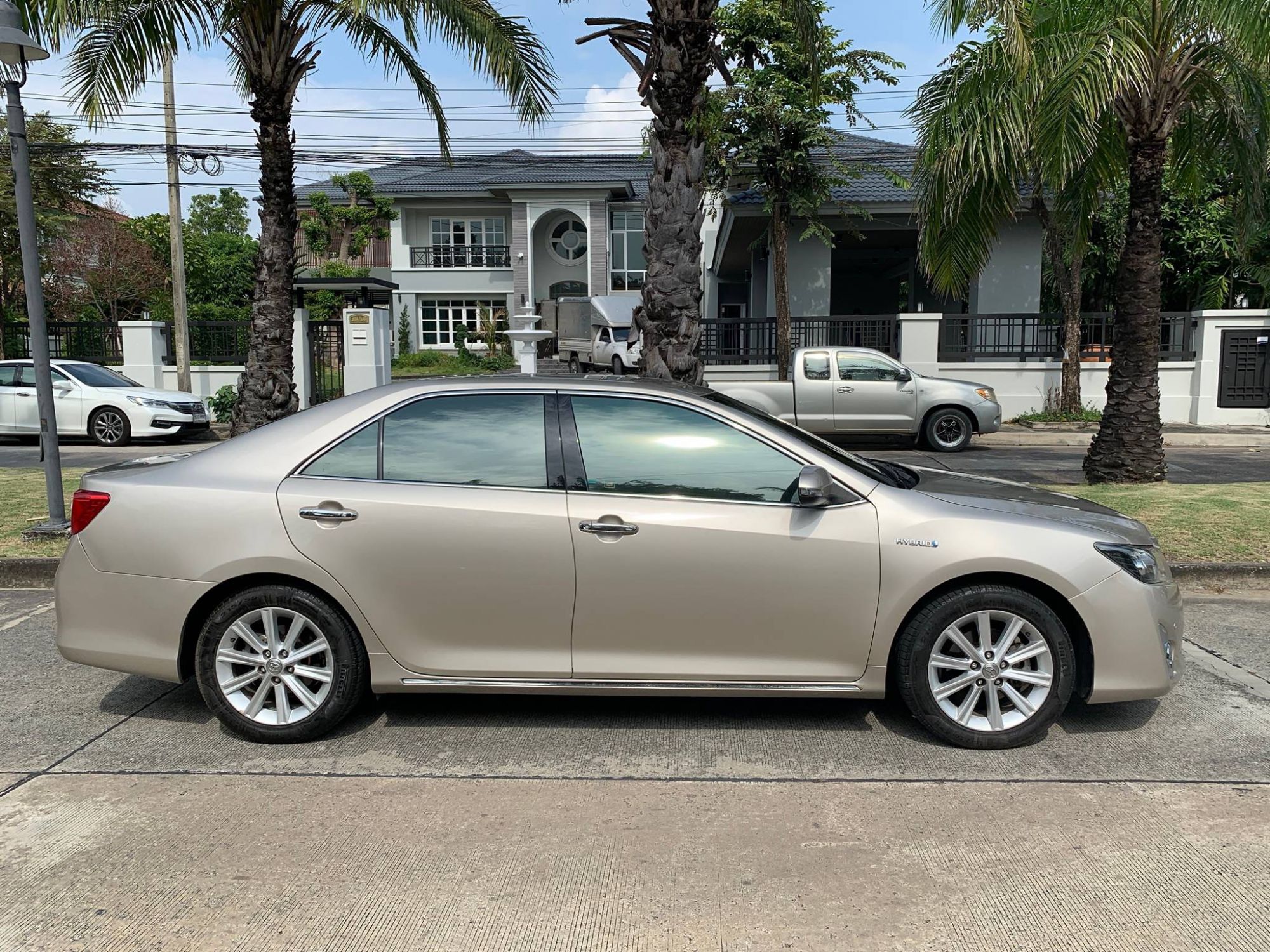 Toyota Camry (XV50) ปี 2014 สีทอง