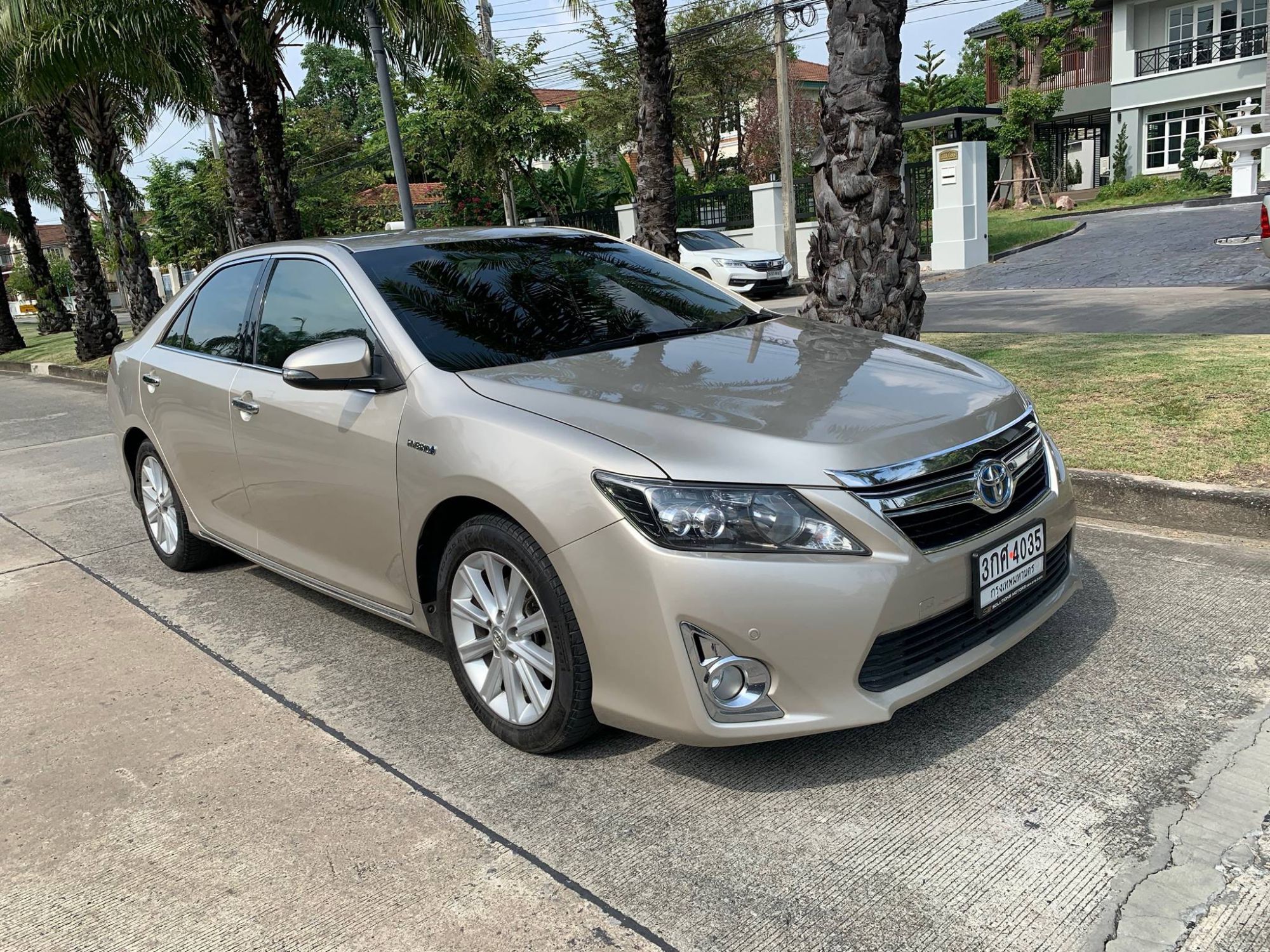 Toyota Camry (XV50) ปี 2014 สีทอง