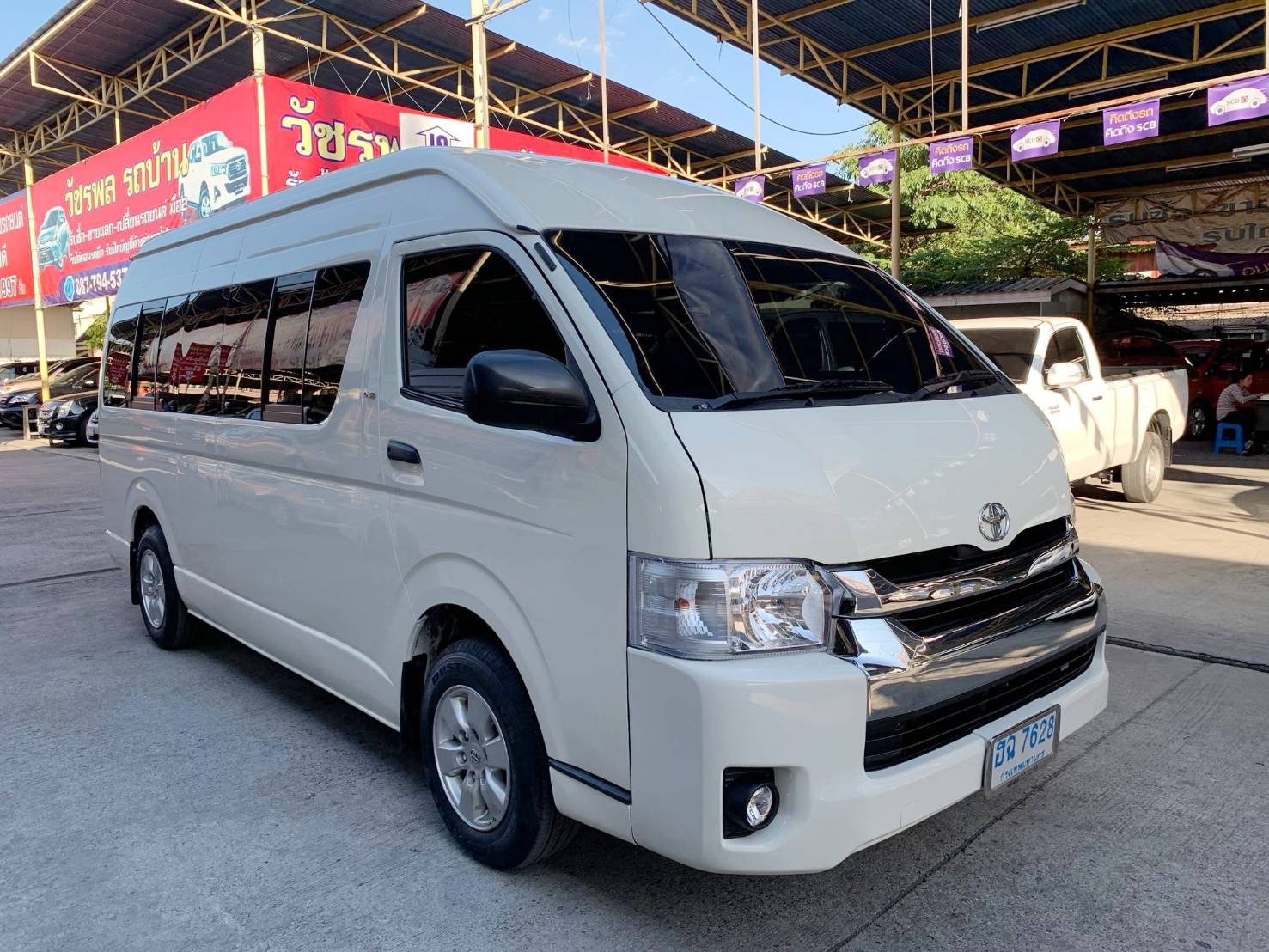 Toyota HiAce Commuter ปี 2008 สีขาว