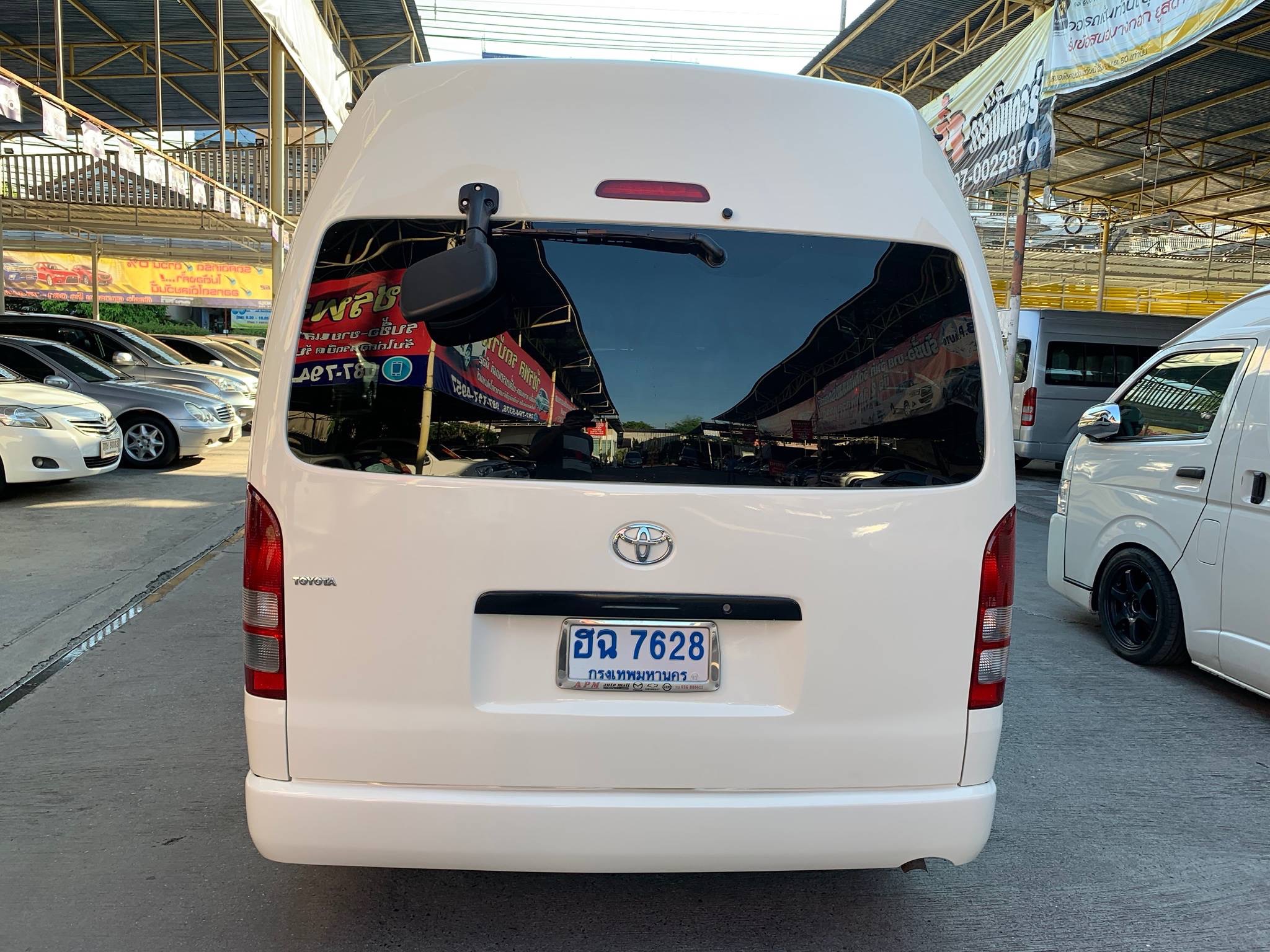 Toyota HiAce Commuter ปี 2008 สีขาว