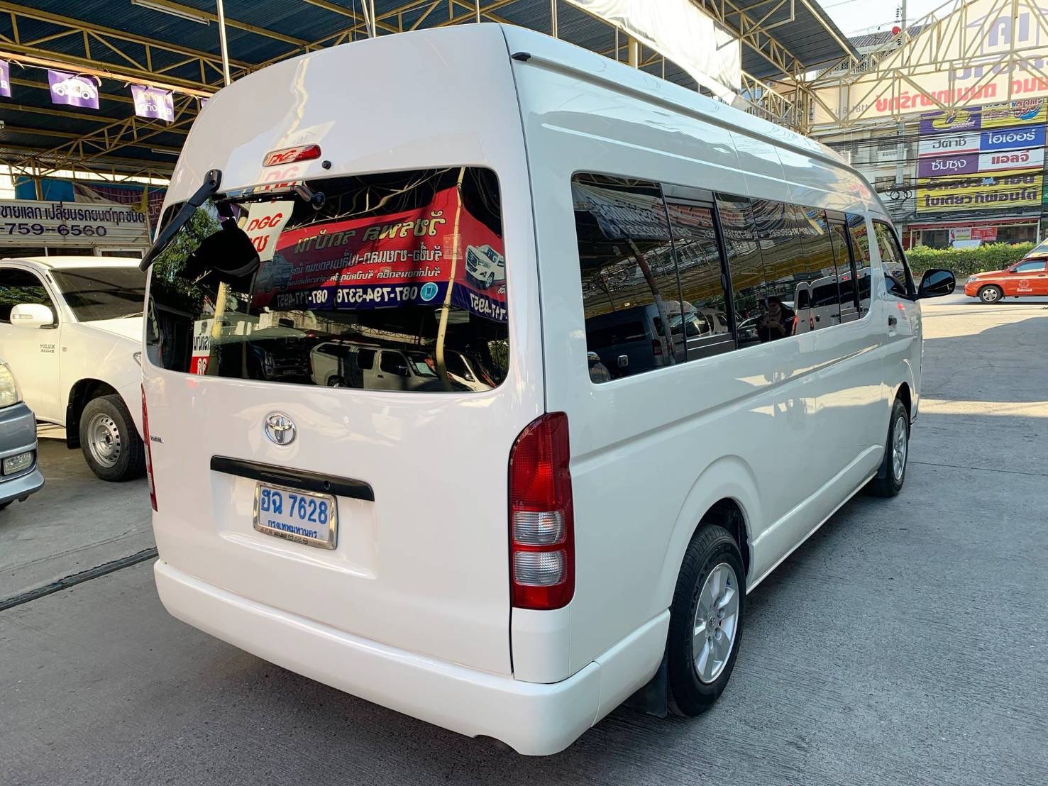 Toyota HiAce Commuter ปี 2008 สีขาว