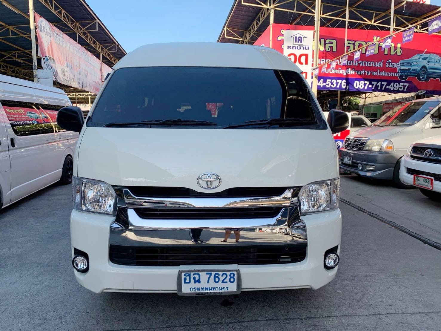 Toyota HiAce Commuter ปี 2008 สีขาว