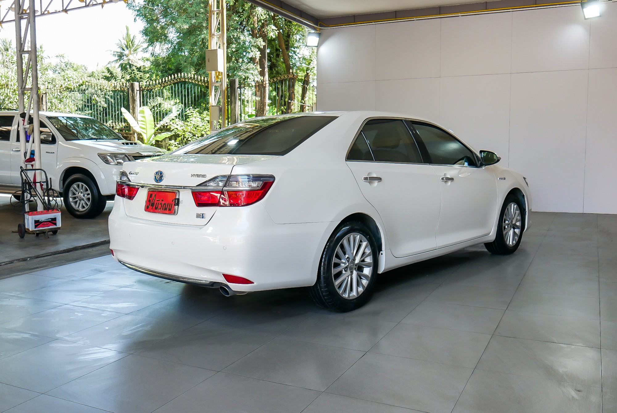 TOYOTA CAMRY 2.5 HV NAVI MINOR CHANGE AT ปี 2015 สีขาว