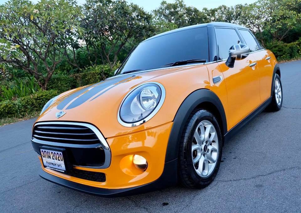 Mini Hatch (Cooper) Gen3 F55 (5 ประตู) ปี 2016 สีส้ม