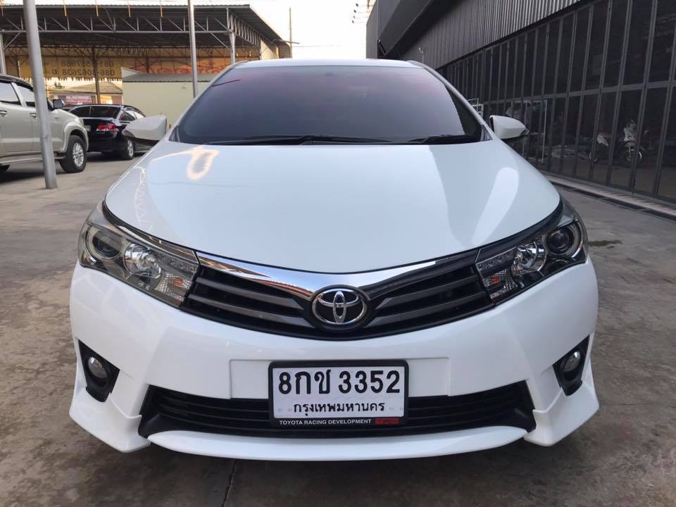 Toyota Corolla Altis โฉม 14-16 ปี 2014 สีขาว