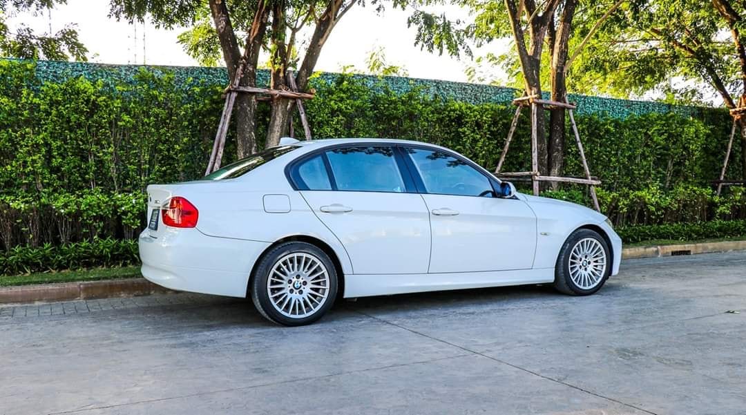 BMW 3 Series Gen5 E90 320d ปี 2009 สีขาว