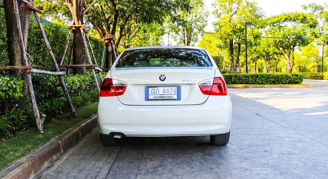 BMW 3 Series Gen5 E90 320d ปี 2009 สีขาว