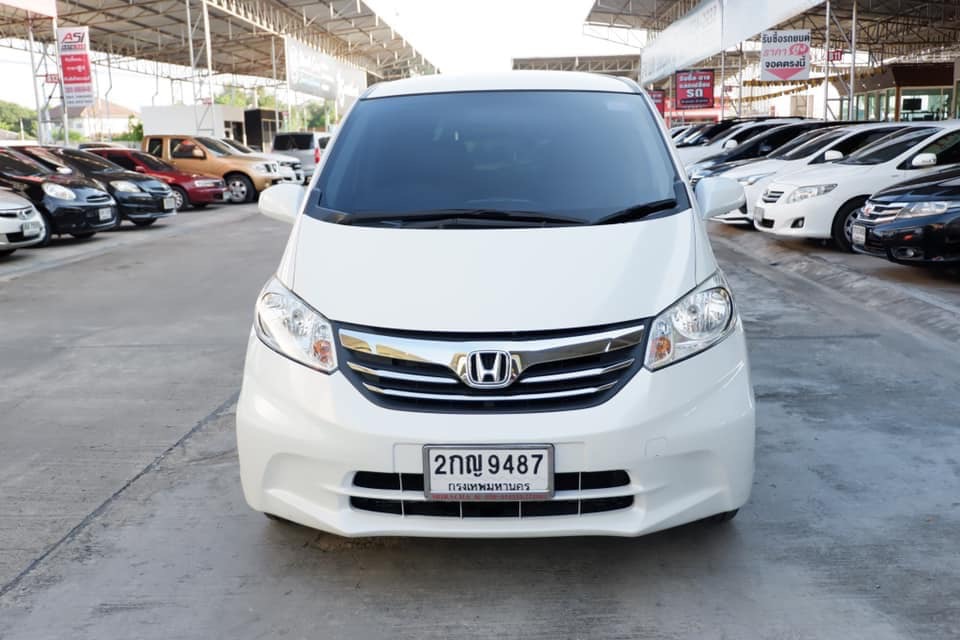 Honda Freed ปี 2013 สีขาว