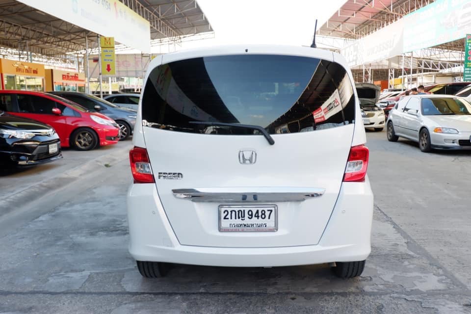 Honda Freed ปี 2013 สีขาว