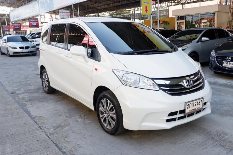 Honda Freed ปี 2013 สีขาว