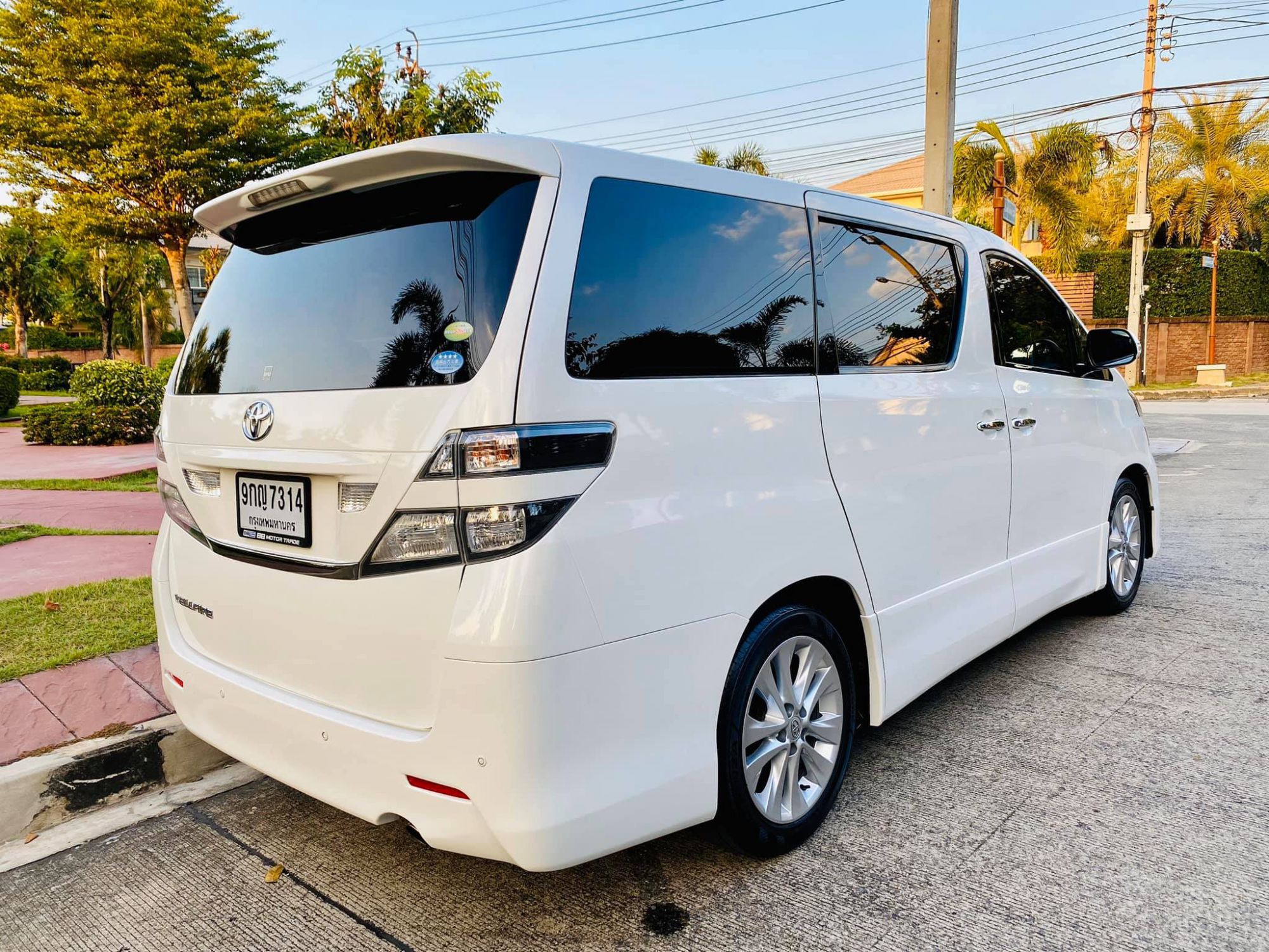 Toyota Vellfire ปี 2009 สีขาว