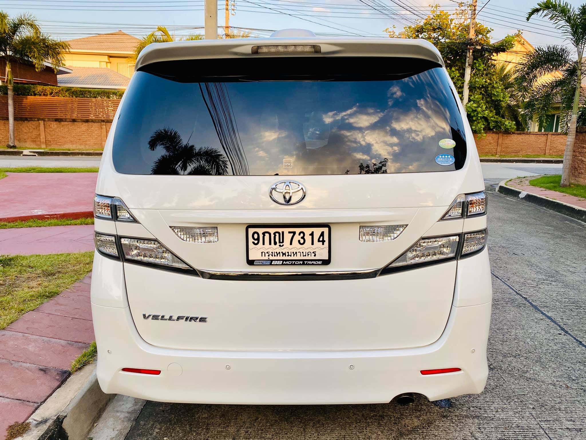 Toyota Vellfire ปี 2009 สีขาว