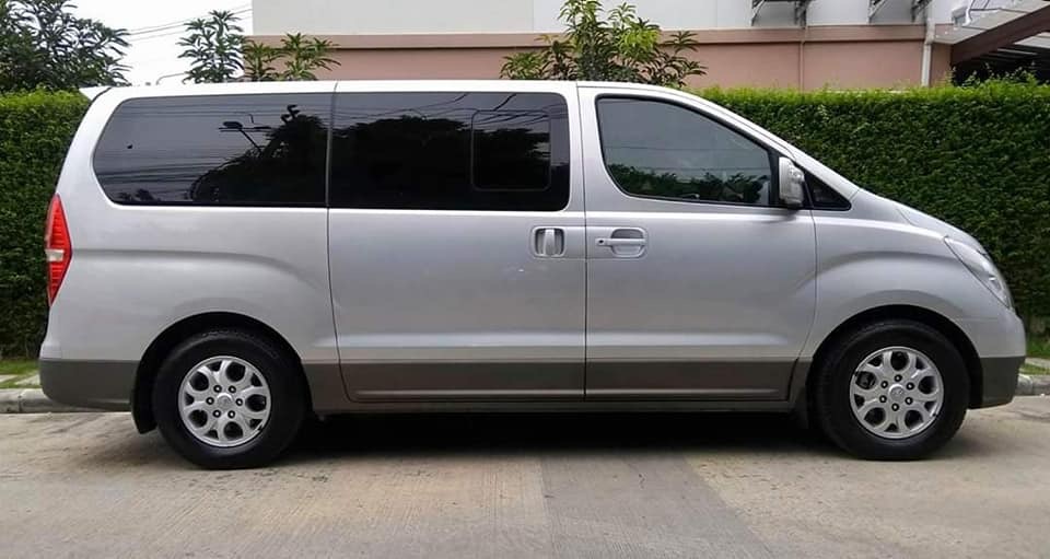 Hyundai H-1 ปี 2011 สีเงิน