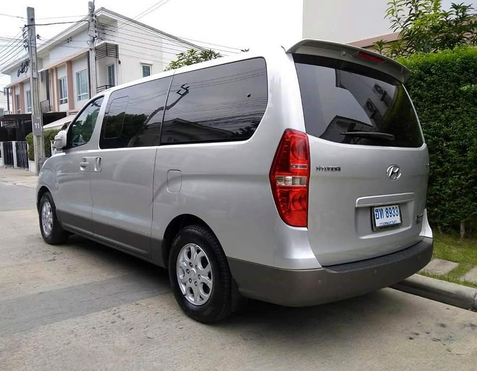 Hyundai H-1 ปี 2011 สีเงิน