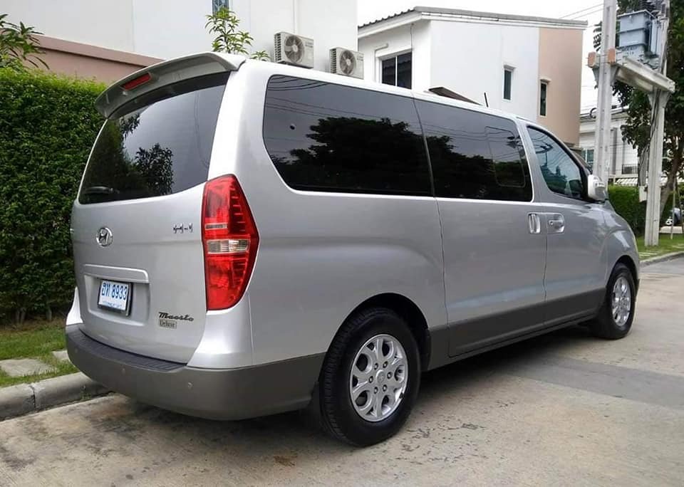 Hyundai H-1 ปี 2011 สีเงิน