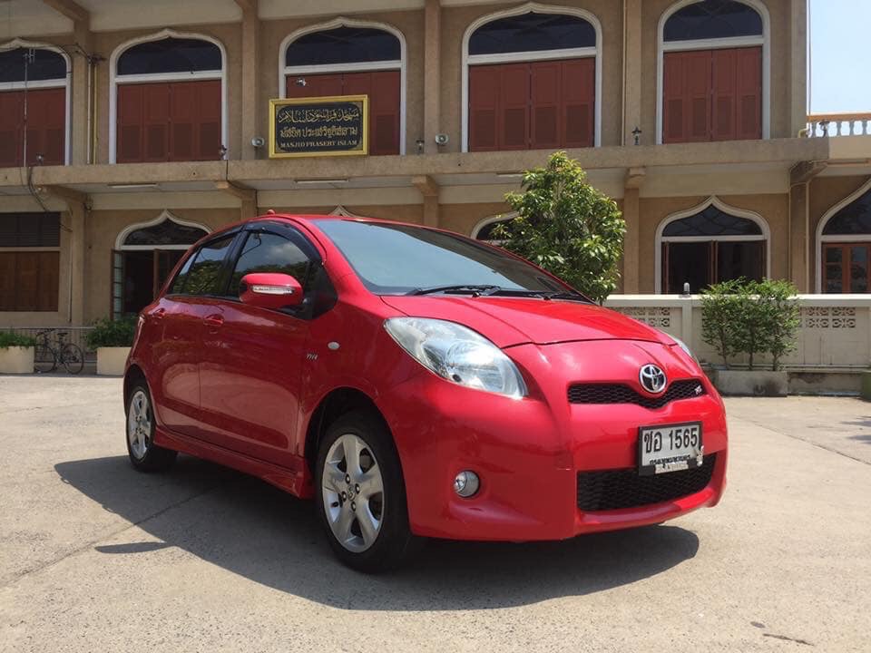 Toyota Yaris ปี 2008 สีแดง