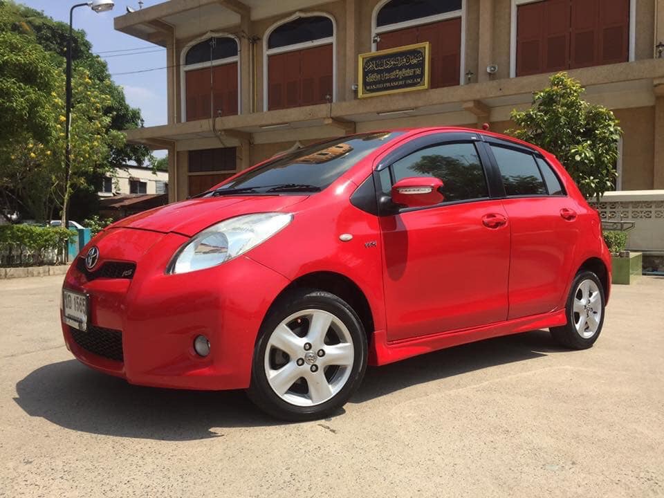 Toyota Yaris ปี 2008 สีแดง