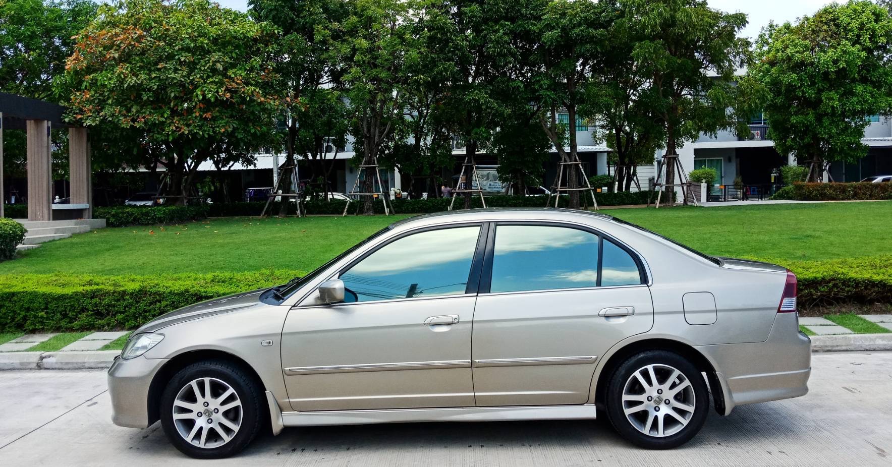 Honda Civic ES (Dimension) โฉม ตาเหยี่ยว ปี 2004 สีทอง