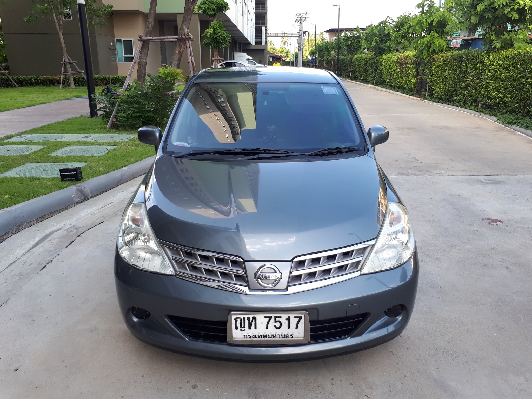 Nissan Tiida ปี 2011 สีเทา