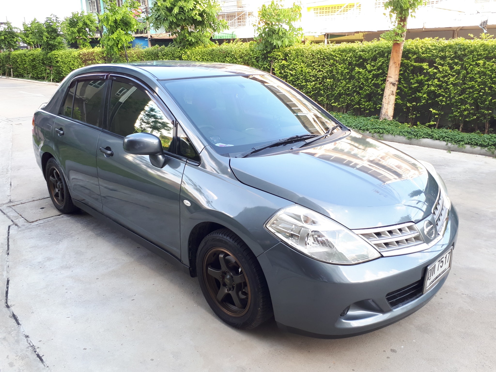 Nissan Tiida ปี 2011 สีเทา