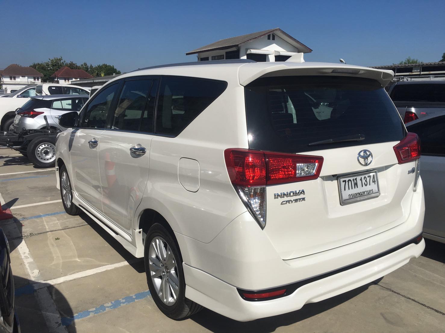 Toyota Innova ปี 2018 สีขาว