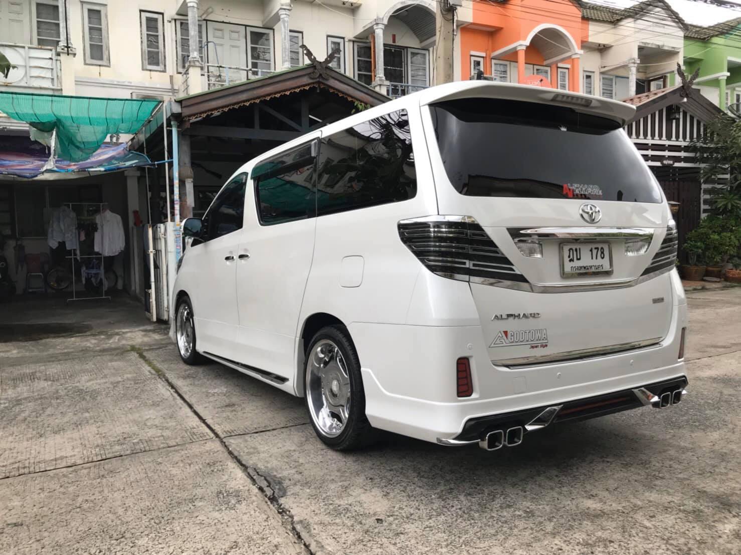 Toyota Alphard ปี 2010 สีขาว