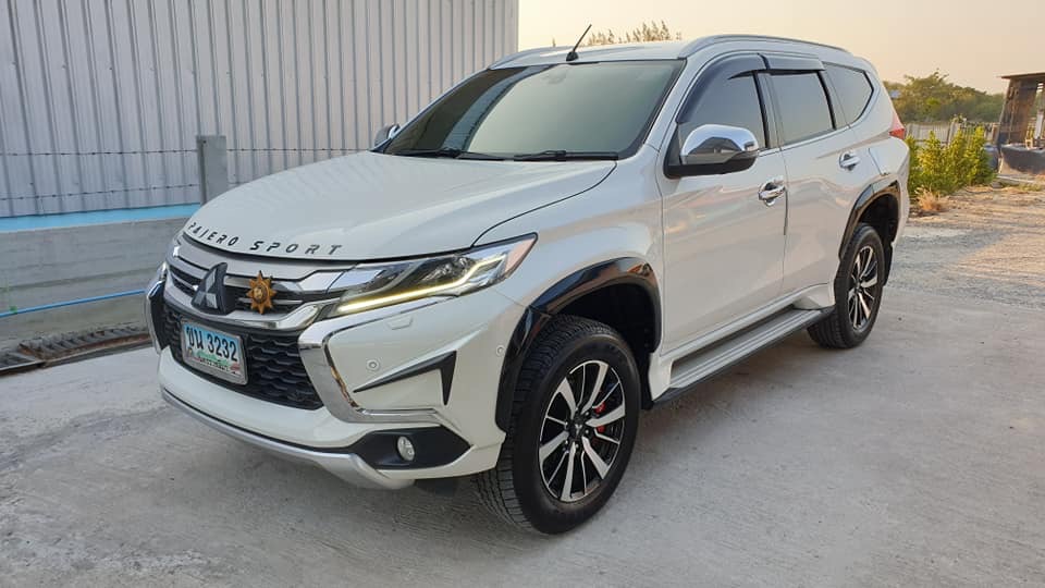 Mitsubishi Pajero Sport ปี 2018 สีขาว