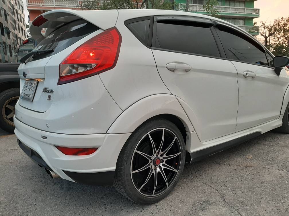 Ford Fiesta ปี 2012 สีขาว