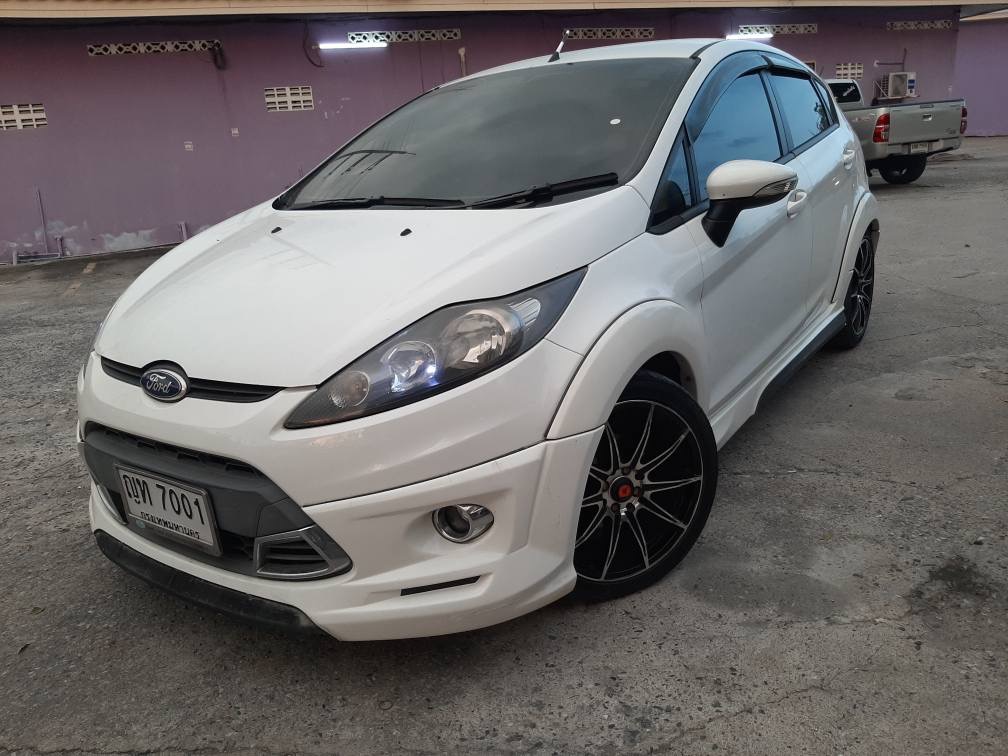 Ford Fiesta ปี 2012 สีขาว