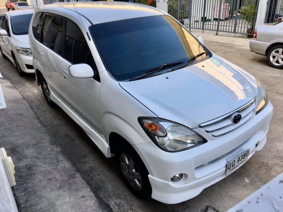 Toyota Avanza ปี 2005 สีขาว