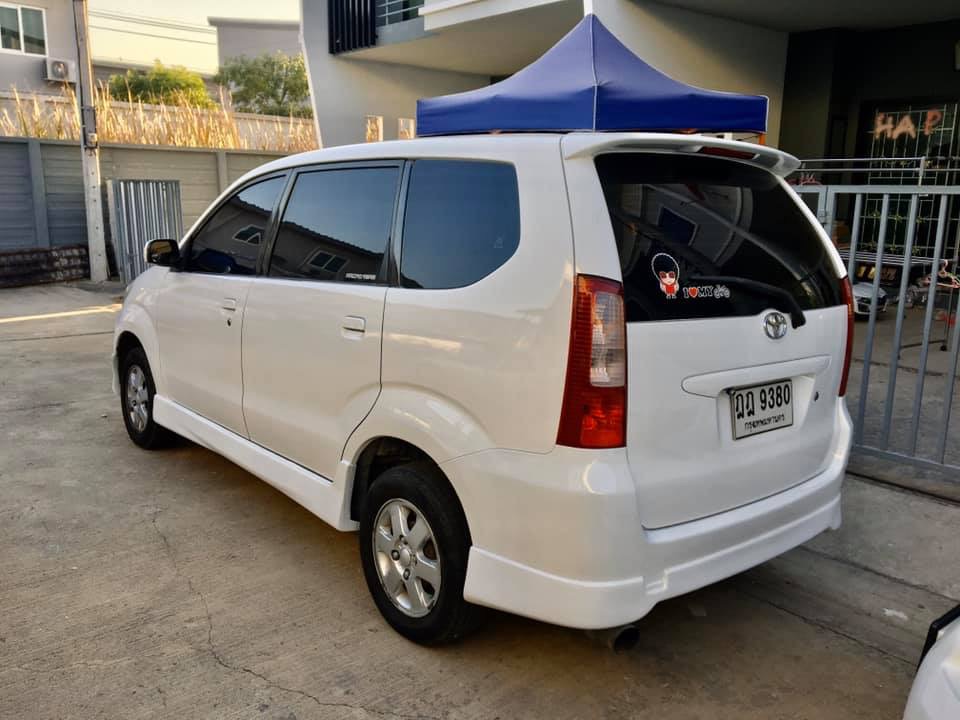 Toyota Avanza ปี 2005 สีขาว