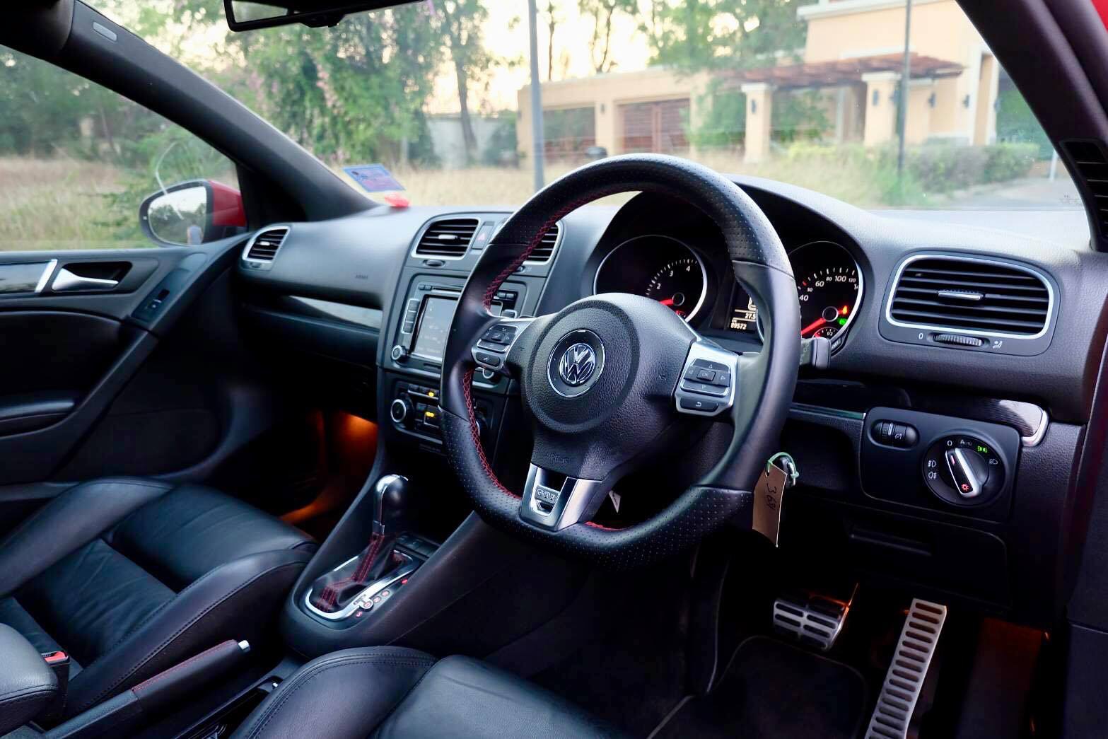 Volkswagen Golf MK6 ปี 2010 สีแดง