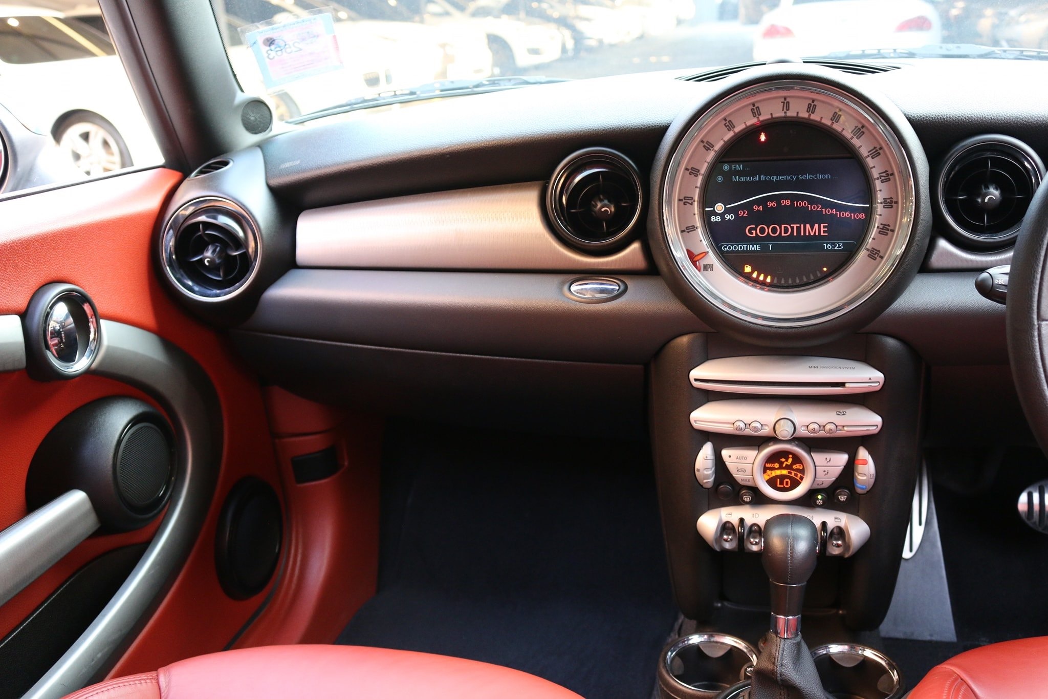 Mini Hatch (Cooper) Gen2 R56 ปี 2008 สีขาว