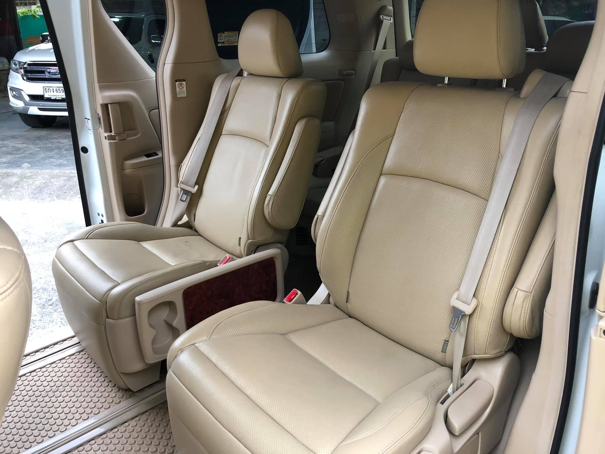 Toyota Alphard ปี 2010 สีขาว