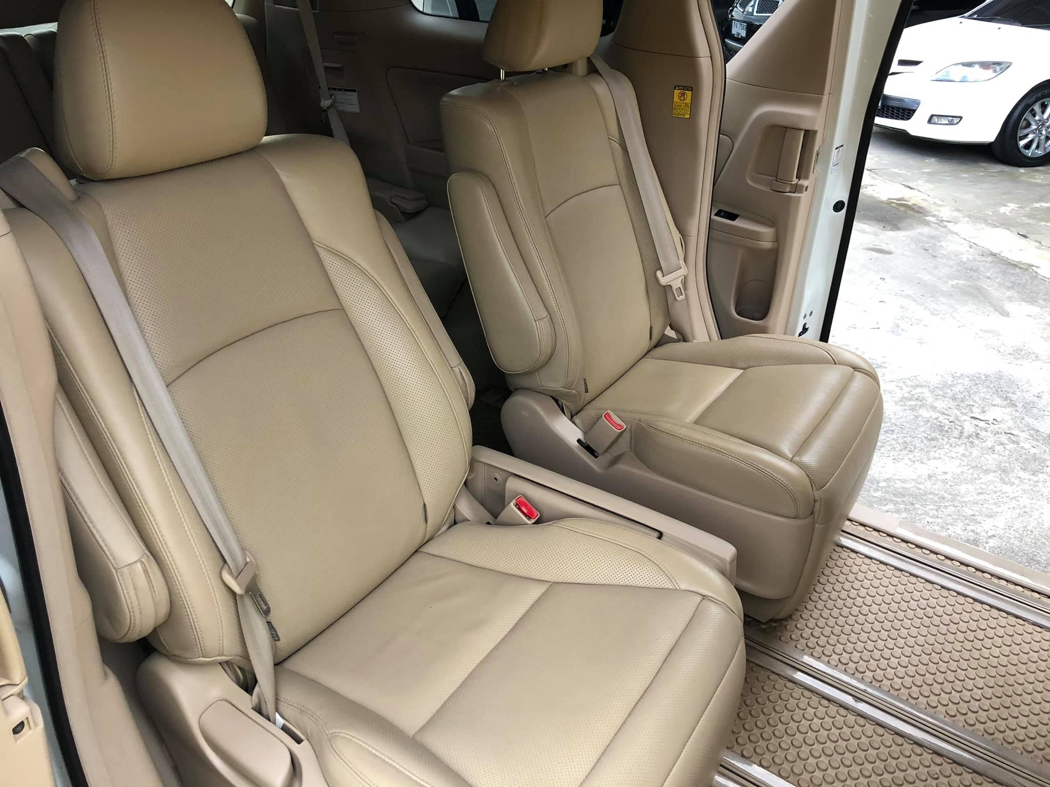 Toyota Alphard ปี 2010 สีขาว