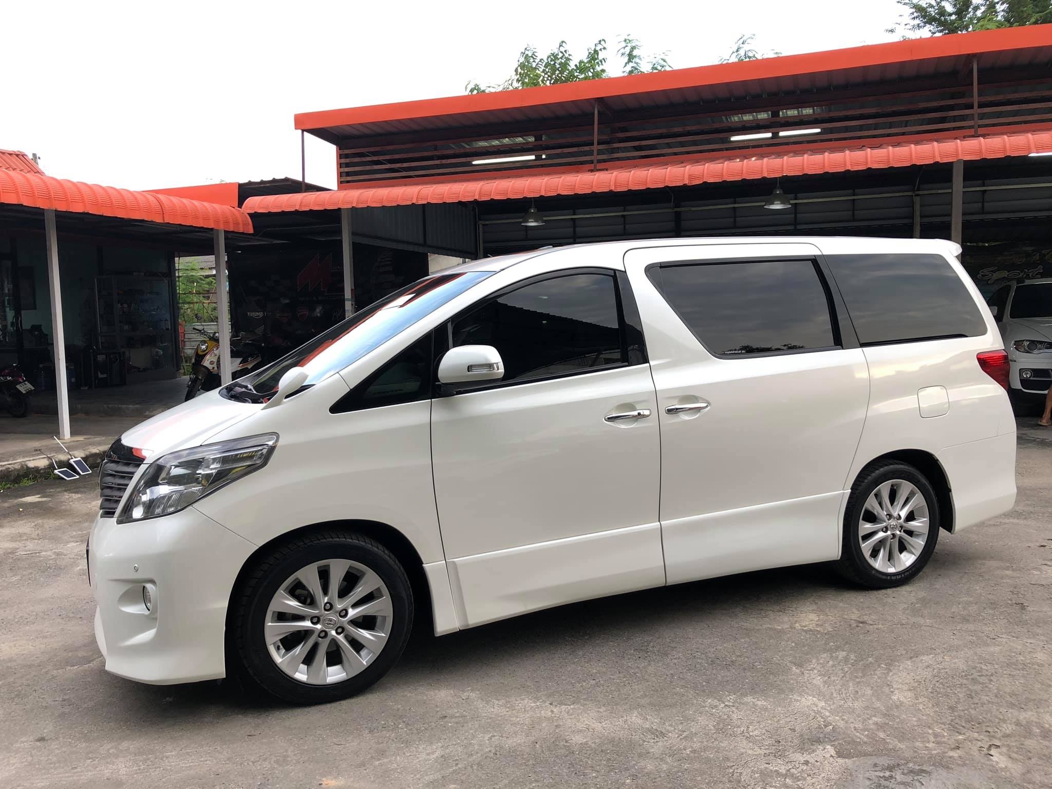 Toyota Alphard ปี 2010 สีขาว