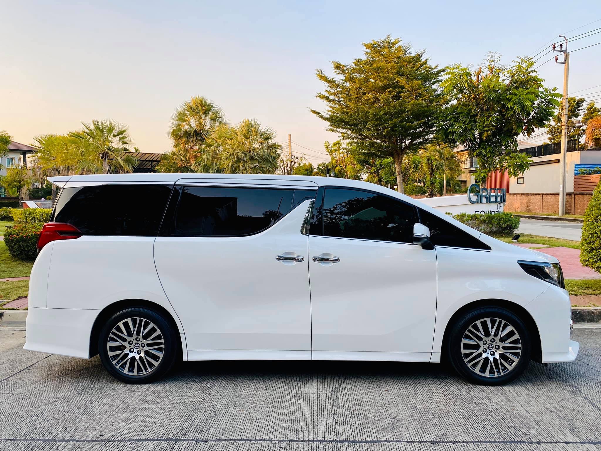 Toyota Alphard ปี 2016 สีขาว