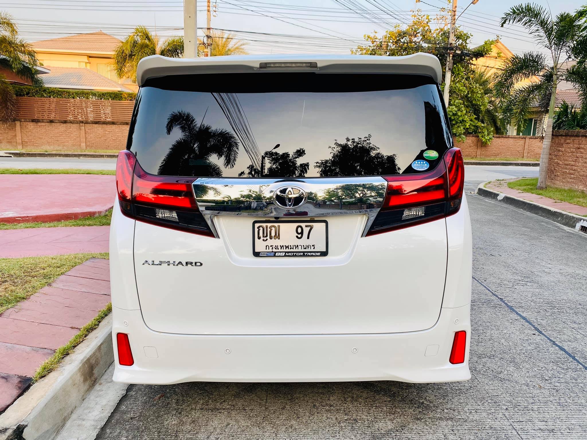 Toyota Alphard ปี 2016 สีขาว