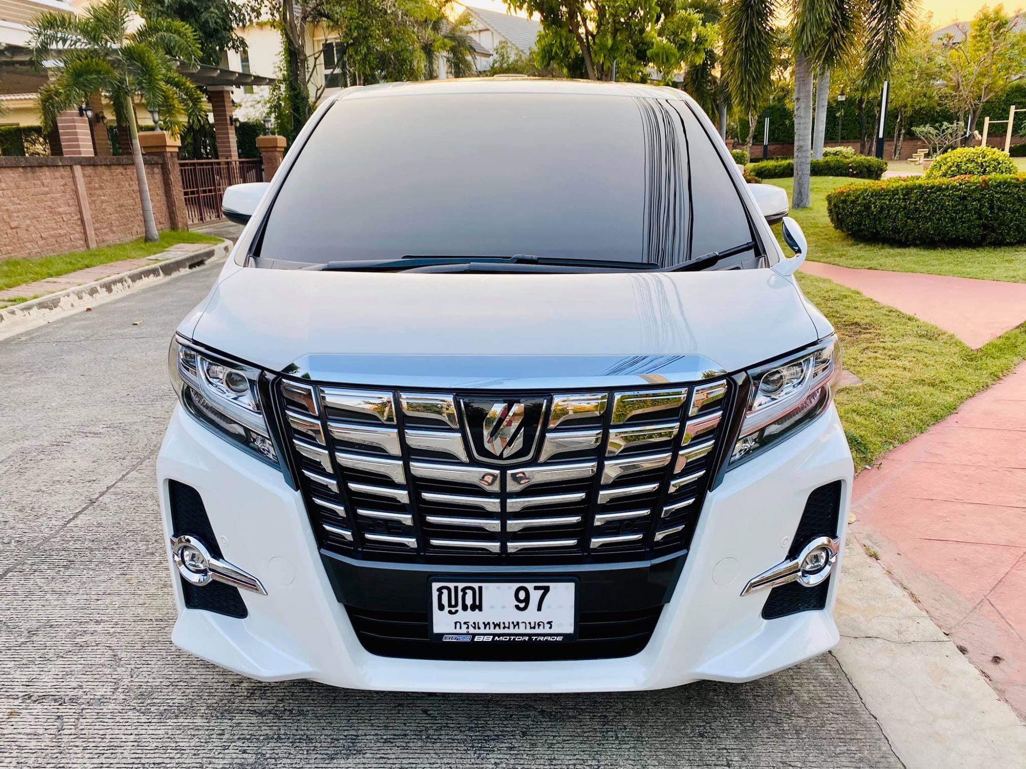 Toyota Alphard ปี 2016 สีขาว