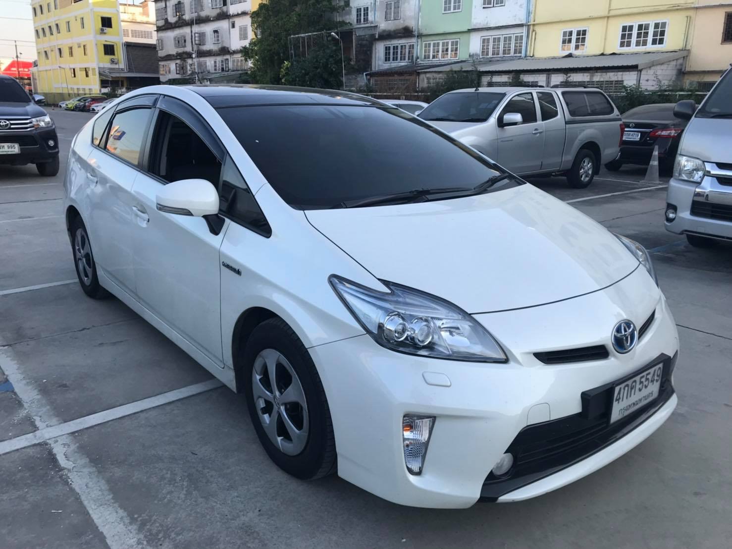 Toyota Prius ปี 2015 สีขาว