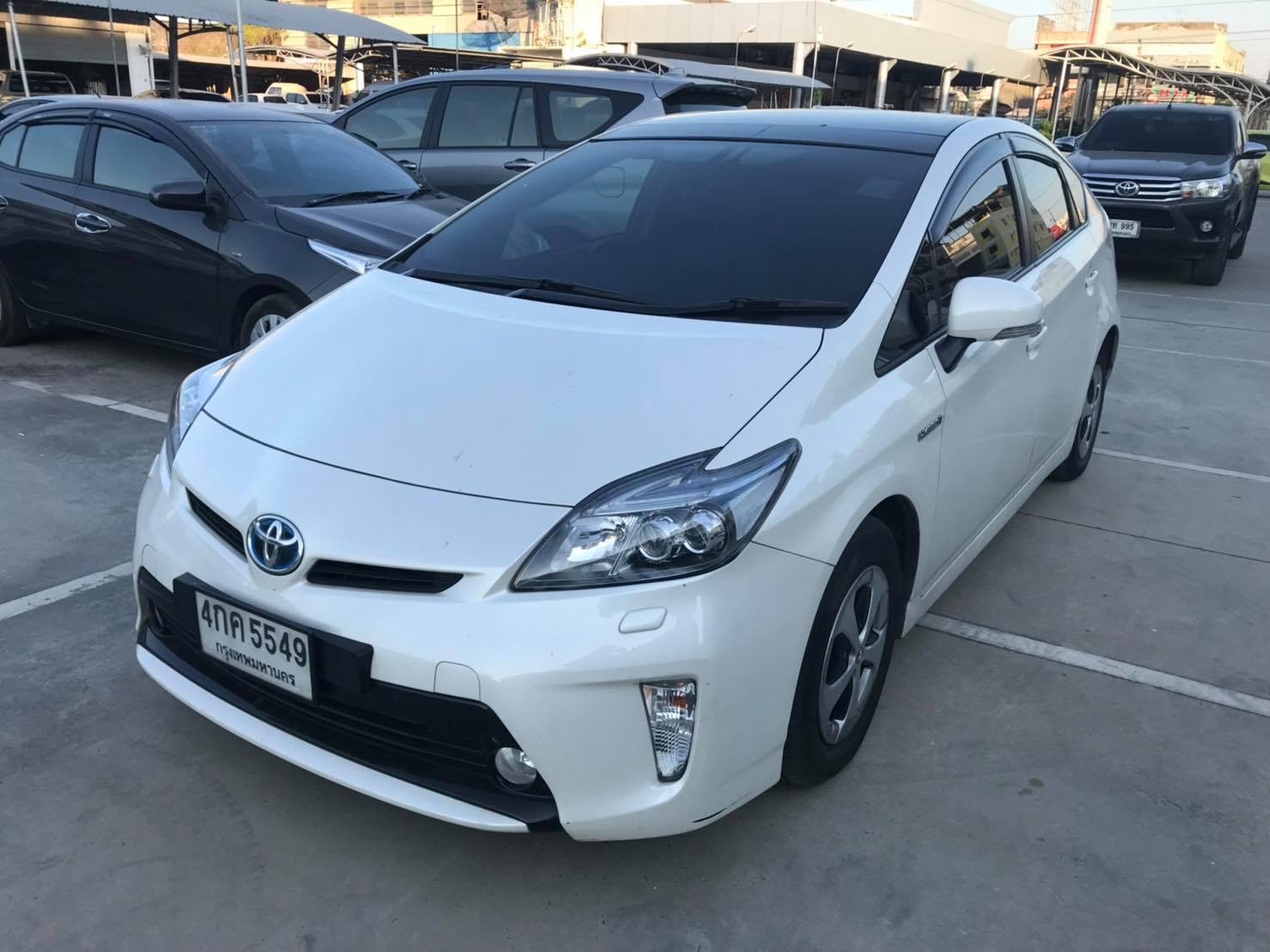 Toyota Prius ปี 2015 สีขาว