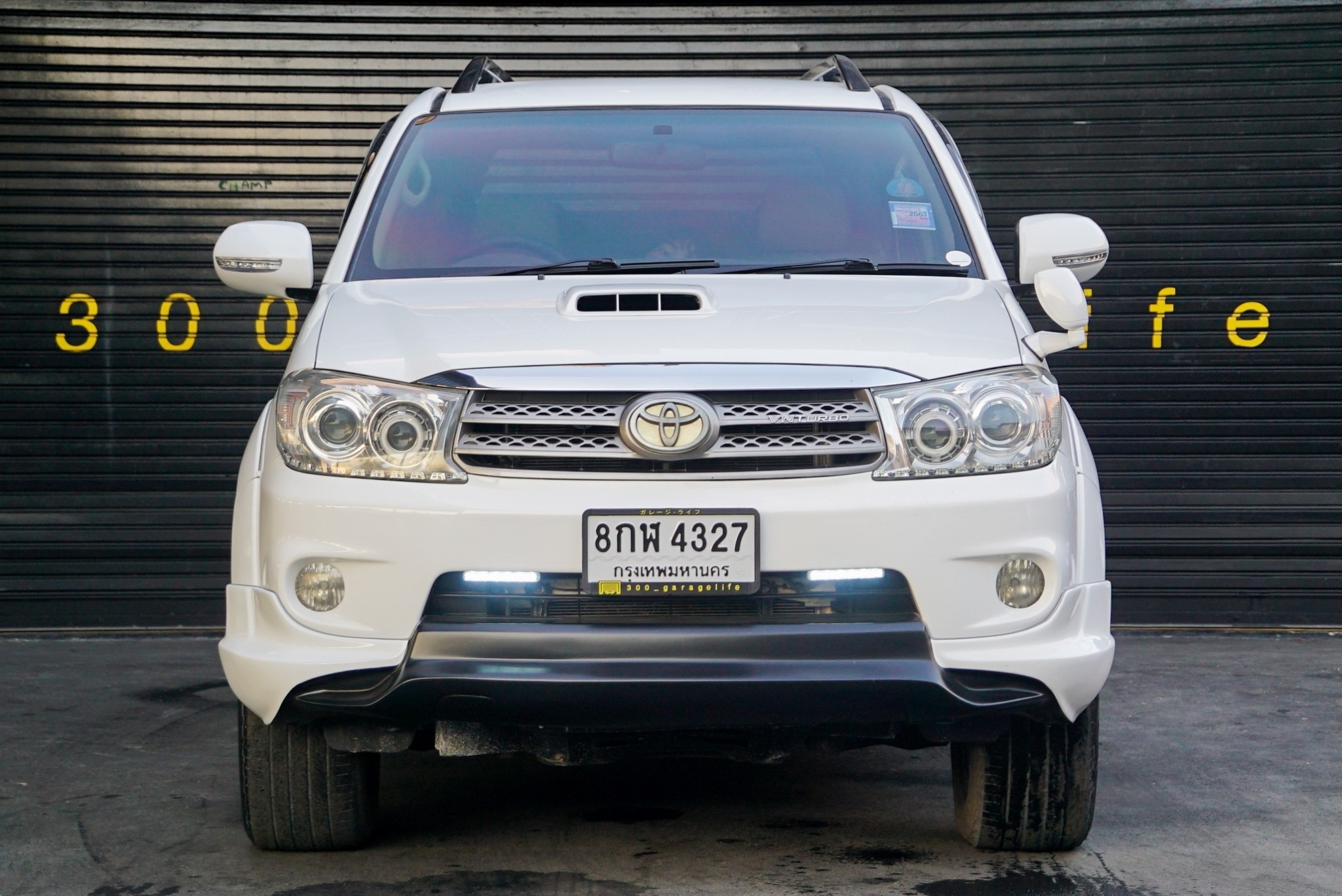 Toyota Fortuner ไมเนอร์เชนจ์ 1 ปี 2011 สีขาว