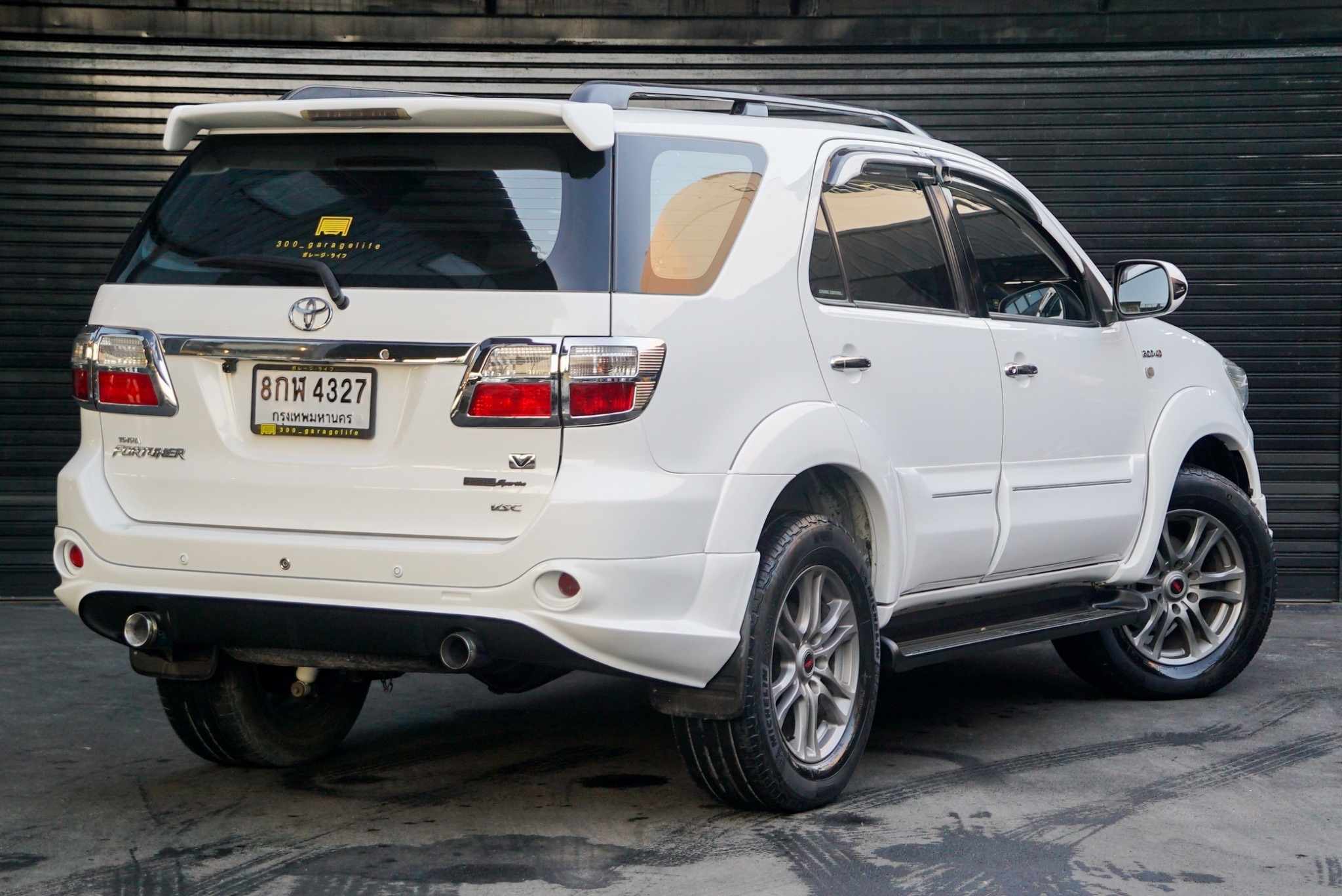 Toyota Fortuner ไมเนอร์เชนจ์ 1 ปี 2011 สีขาว