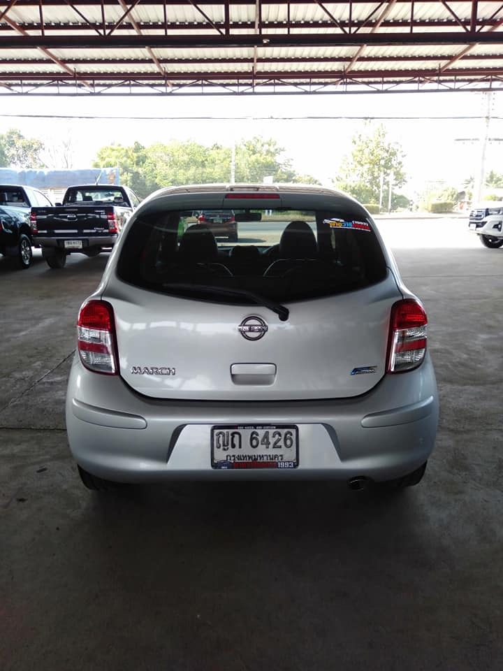 Nissan March ปี 2011 สีเงิน